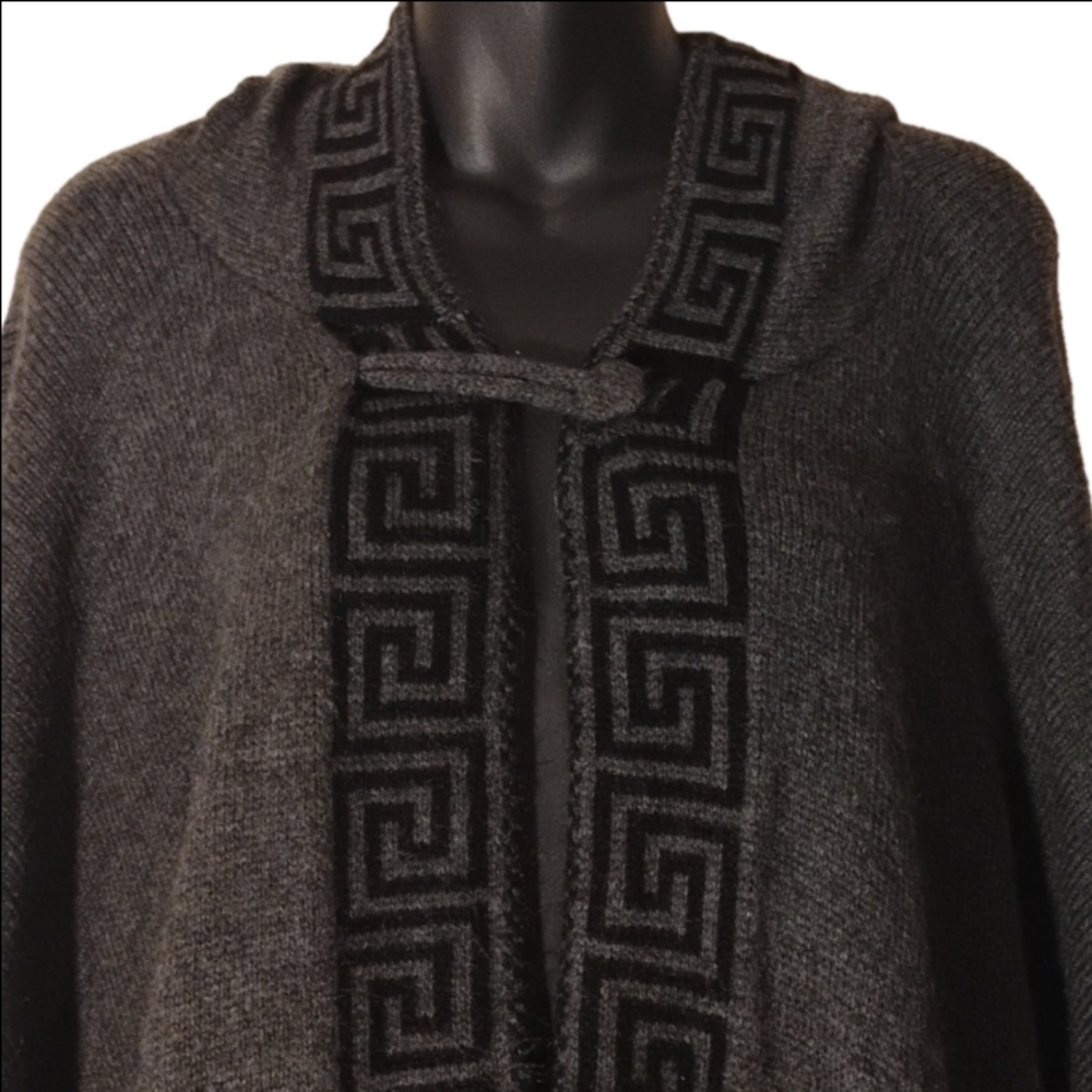 Beautiful grey/ black hooded cape/ shawl.No brand , no tags, unsure of size. - Picture 2 of 9